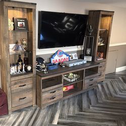 Entertainment center