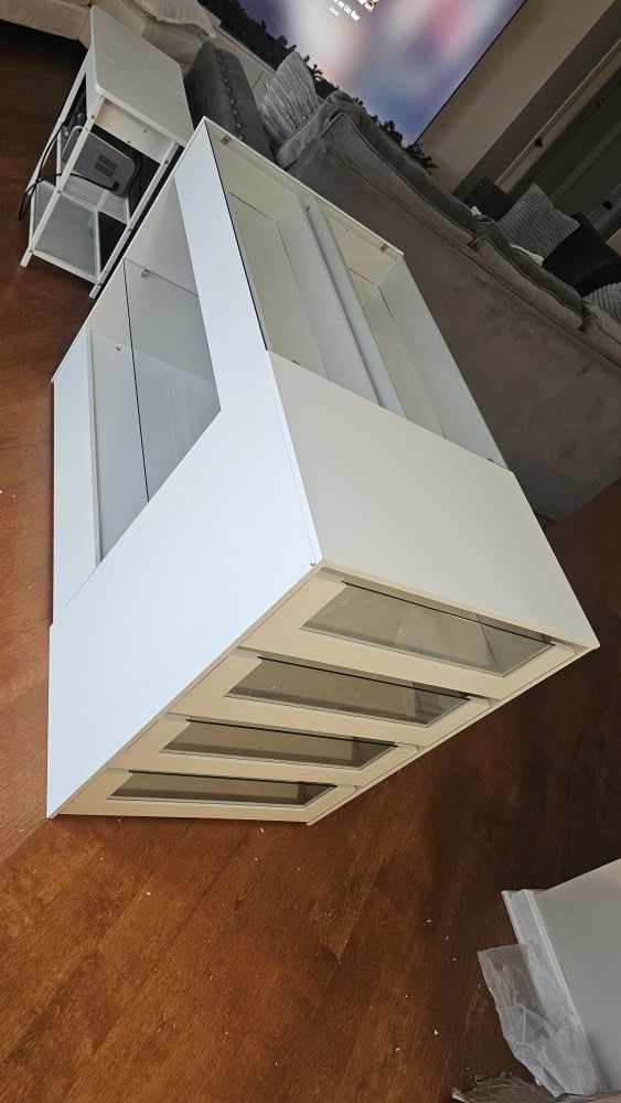 White 8-Drawers 47.2 in. Width Bedroom Dresser with Glass Top and Glass Drawers