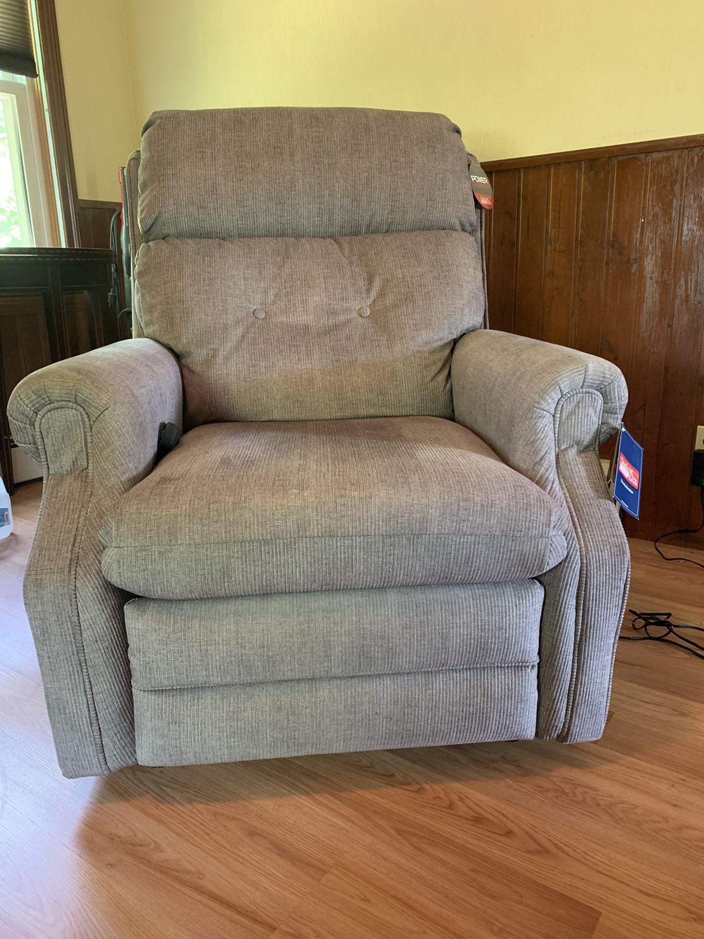 Southern Motion Power Recliner