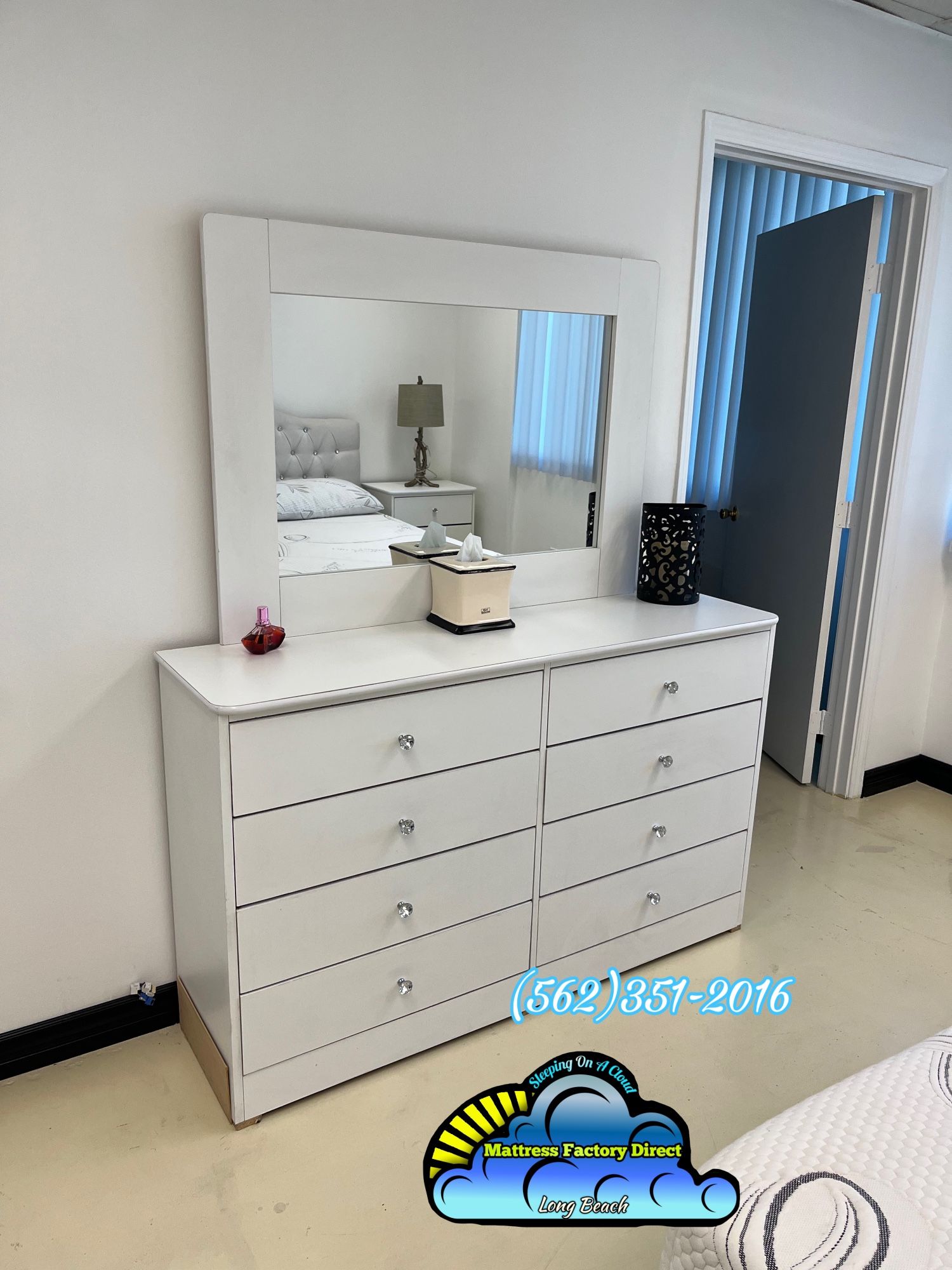 8 Drawer W/ Diamond Knobs W/ Mirror