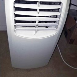 Portable Haier AC 8000 Btu Works Great With Hose And Window Plate