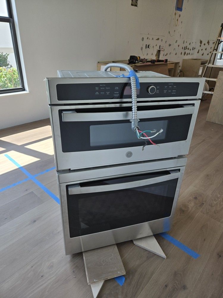 Double Electric Wall Oven w/ Built-In Microwave