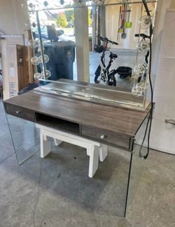 NFM Makeup Vanity With A Impressions Mirror 