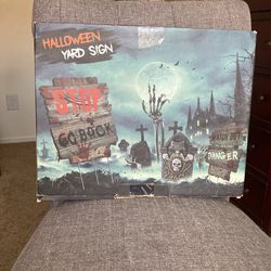 Halloween Yard Sign 6 Signs Around 1 Foot Tall In Good Condition