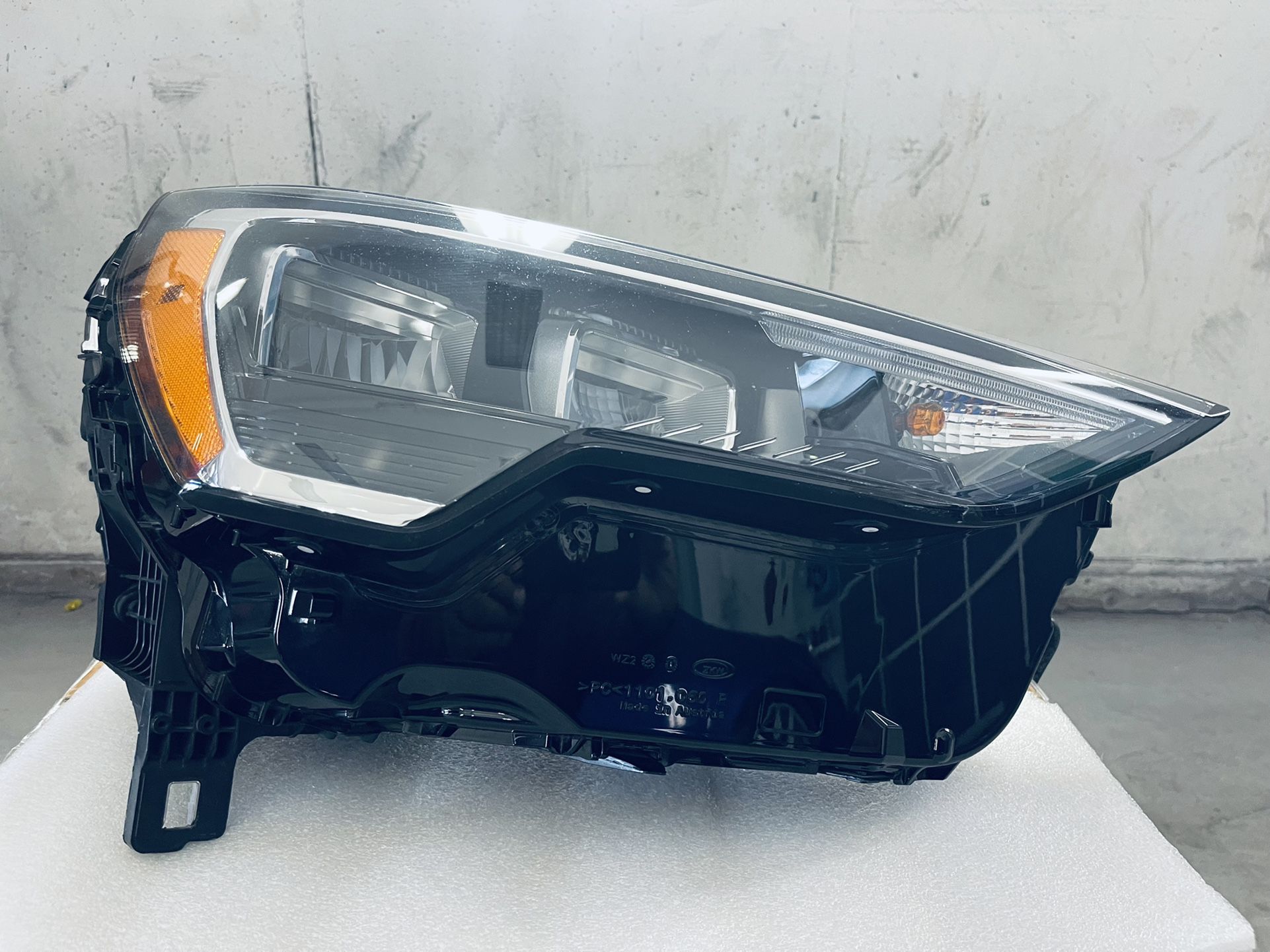 2020 Audi Q3 Passenger side headlight  