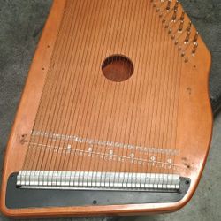 Oscar Schmidt AutoHarp Amber Sunburst needs some repair 