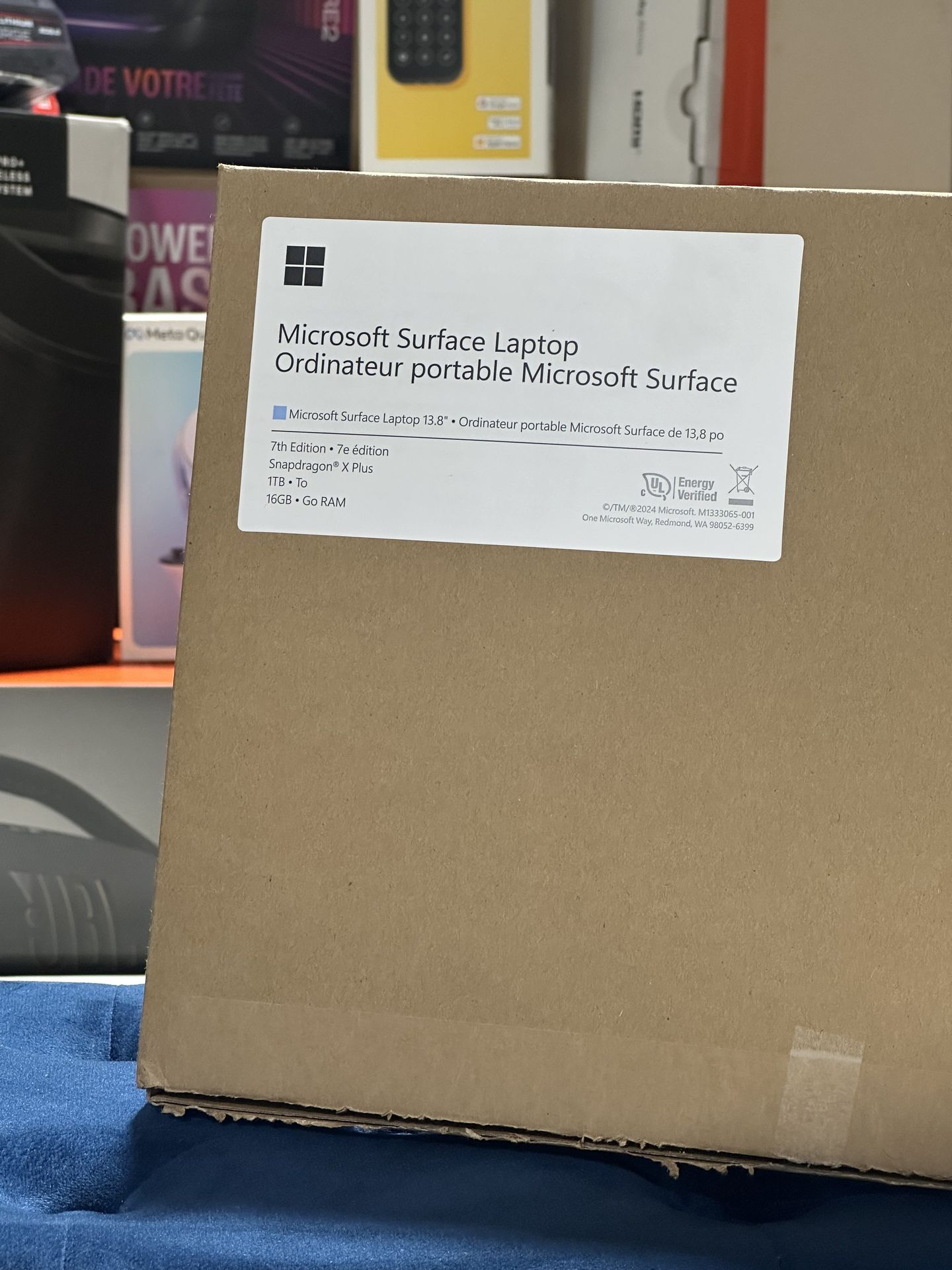 Microsoft Surface Laptop Copilot+ PC 13.8" - Snapdragon X Plus - Windows 11 - 16GB RAM - 1TB SSD