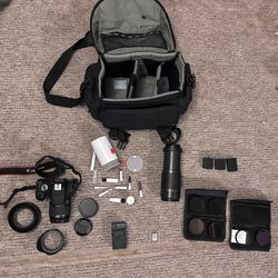 Canon Rebel T7 18-55 75-300 mm kit HUGE BUNDLE