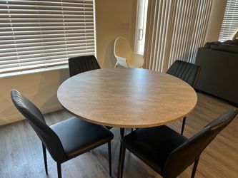 Table and chairs for sale