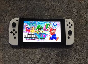 NINTENDO SWITCH V2 + 200 SWITCH GAMES