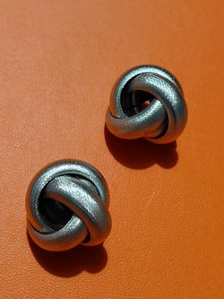 Vtg Monet Clip On Earrings