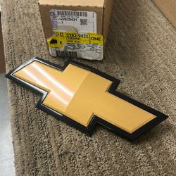 (07-13 Silverado) Front Grille Emblem
