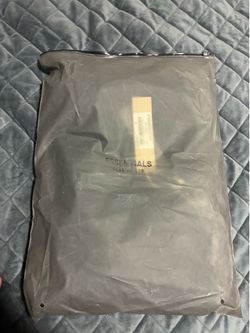 Black Essentials shorts (medium)