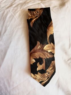 Hermes Baroque Black & Gold Silk Print Men’s Tie. 