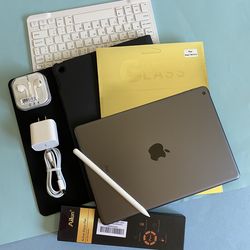 Apple IPad 8th Generation (10.2” Retina /Latest iOS 26/ 2020 model) 32GB with stylus pen, keyboard & Accessories