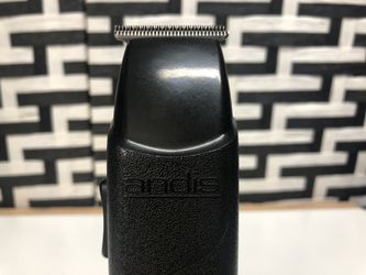 Andis Styliner 2 (Broken Blade)