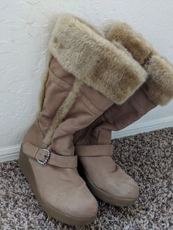 Girl size 4 boots