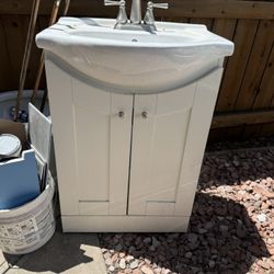 24” Restroom sink