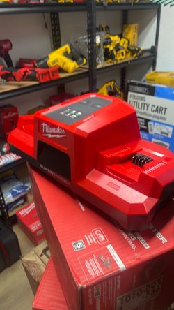 New Milwaukee M18 dual bay simultaneous - SUPER CHARGER- tool only and pick up