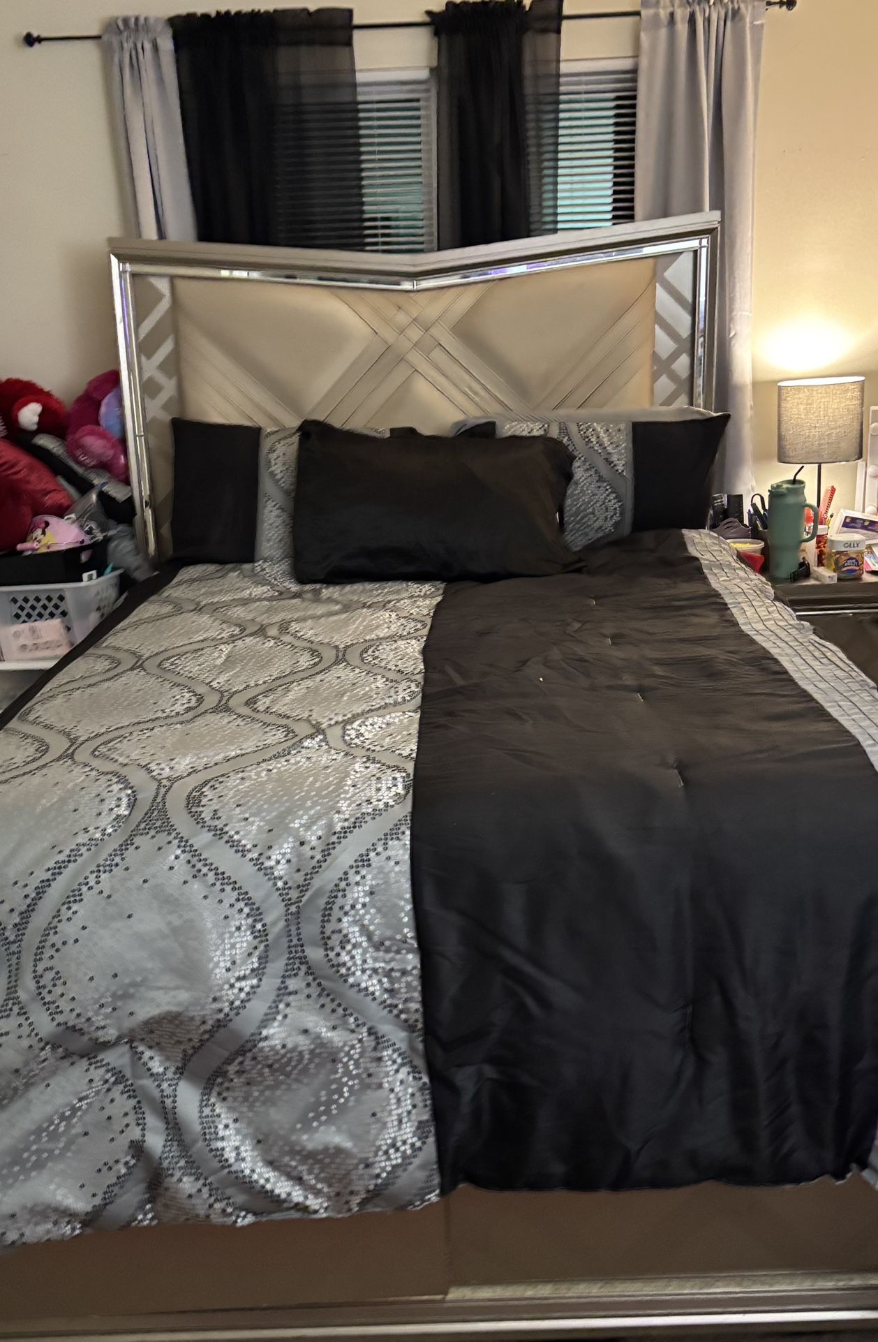 Moving Sale!!! Queen Bedroom Set