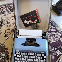 Typewriter Royal FUTURA 800