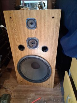 Fisher st_415 floor speaker mid-range 4 in has a rip but everything still works just fine