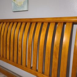 King Bed Frame Excellent Condition 