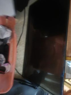 32' roku tv smart w remote and wall stand