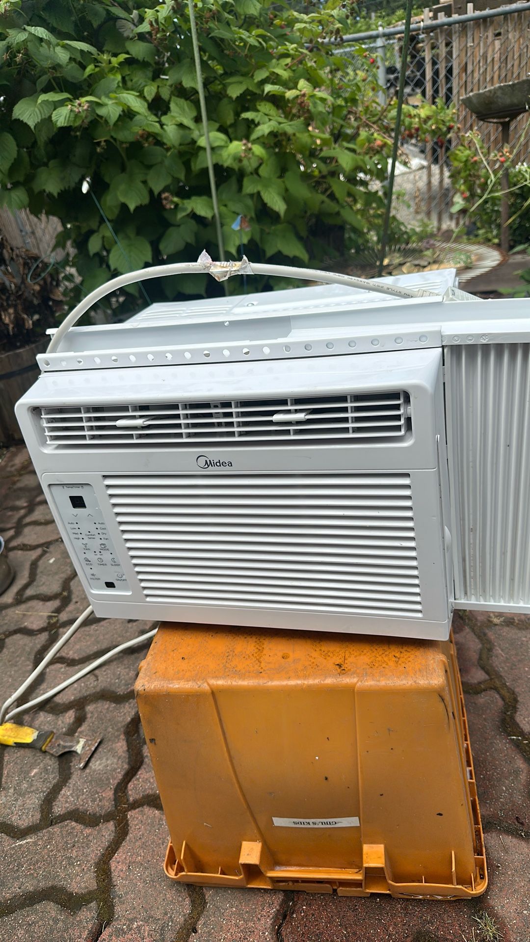 MIDEA 6000btu Air Conditioner Like New