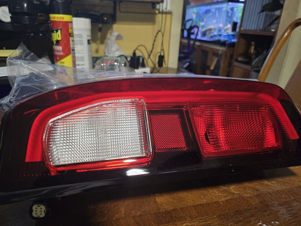 Gmc Sierra Left Side Taillights Assembly Halogen Driver Side Left Rear Lamp Led Type Compatible With 2019 - 24 1/2 # 305