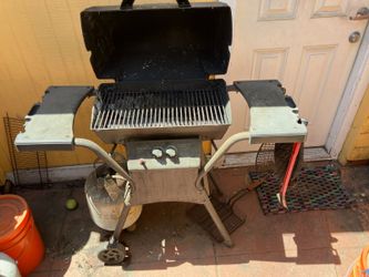 Char Broil BBQ with propane tank