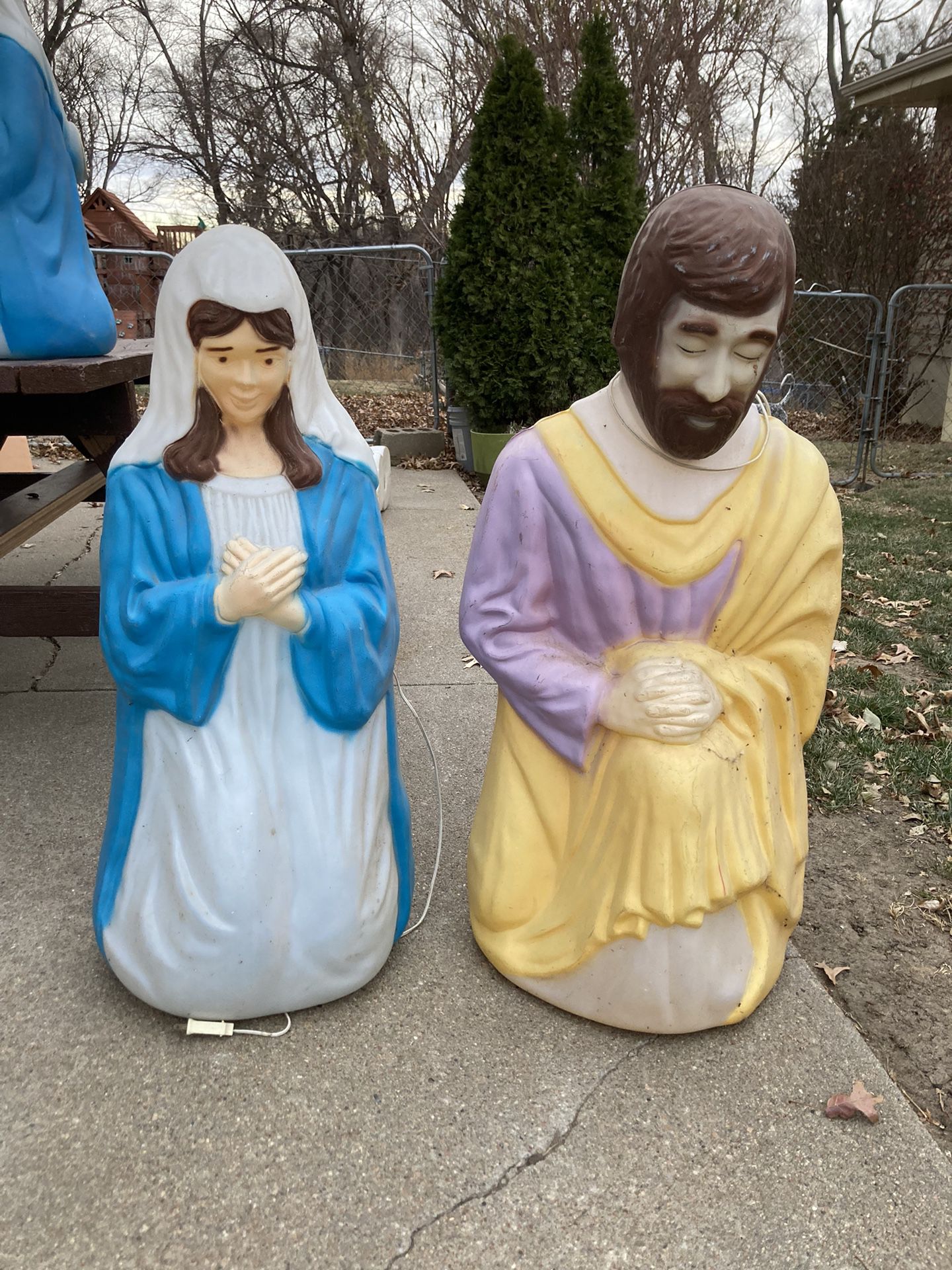 Blow Mold 2 Piece Outdoor Nativity Scene Holy Family Lights Holiday Decoration