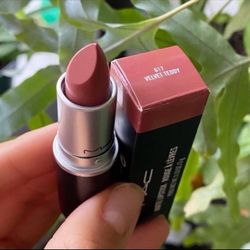 New Mac Lipstick in Velvet Teddy Color in a box