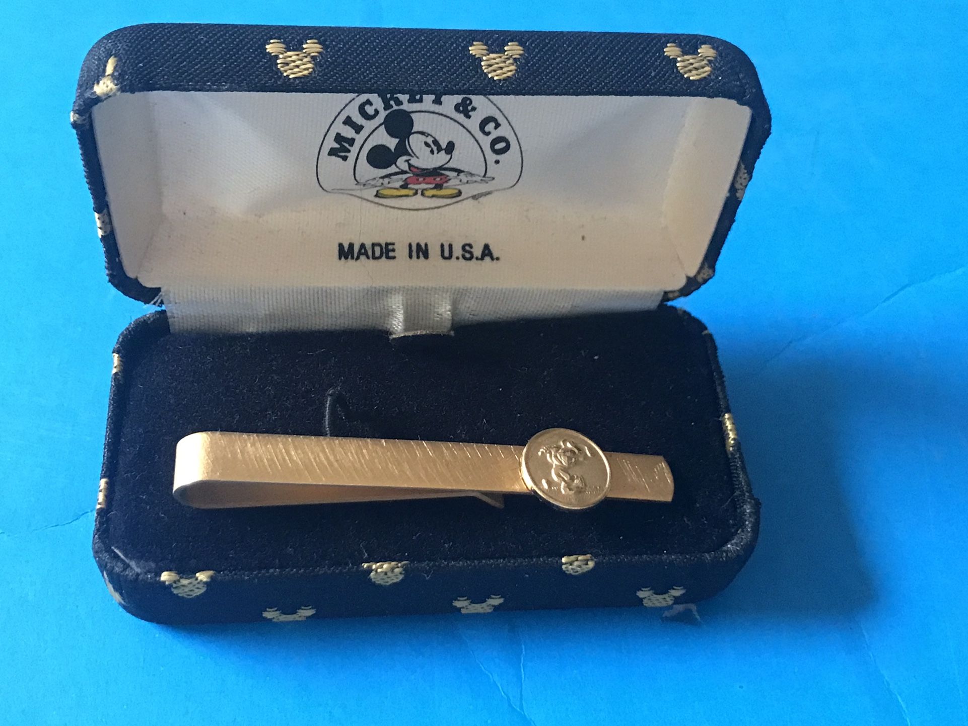 Vintage Disney Mickey Mouse Playing Golf Gold Tie Bar RARE w/ original Case