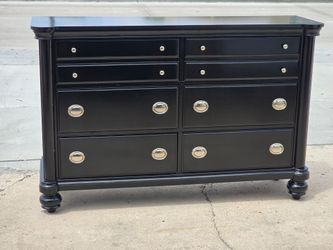 DRESSER