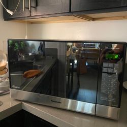 Panasonic Microwave Oven NN-SN686S 