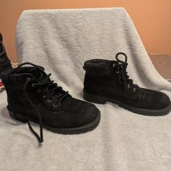Ladies Suede Booties w/ fuzzy cuff by Predictions Size 7.5 W