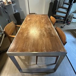 Mid-Century Modern Dinner Table And Chairs