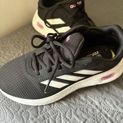 Adidas Cloud Foam Size 7