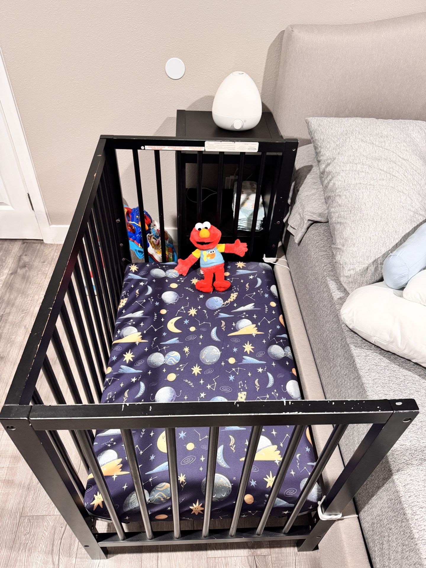 Graco Teddi Mini crib And Changing Table