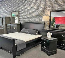 New Queen 4 Piece Bedroom Set With Dresser Mirror Nightstand Without Mattress And Free Delivery Pay Upon Arrival