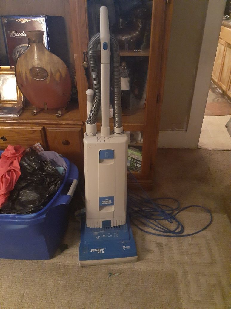 Windsor sensor xp 12 commercial vacuum