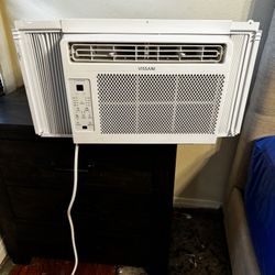 Vissani Window AC unit 