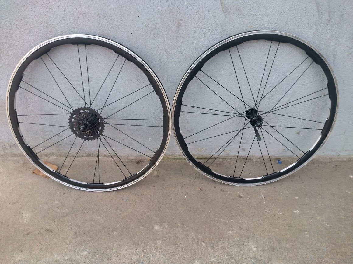 STARZ 700 C. ALLOY 7 GEARS $30