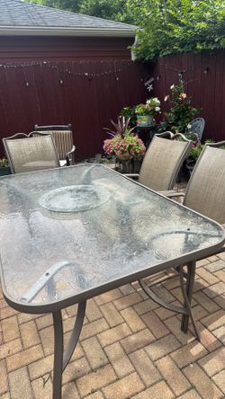 Patio table with 6 Chairs