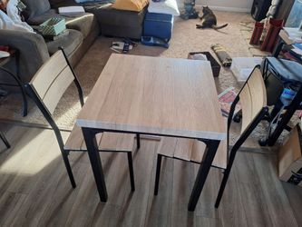 Table & chairs