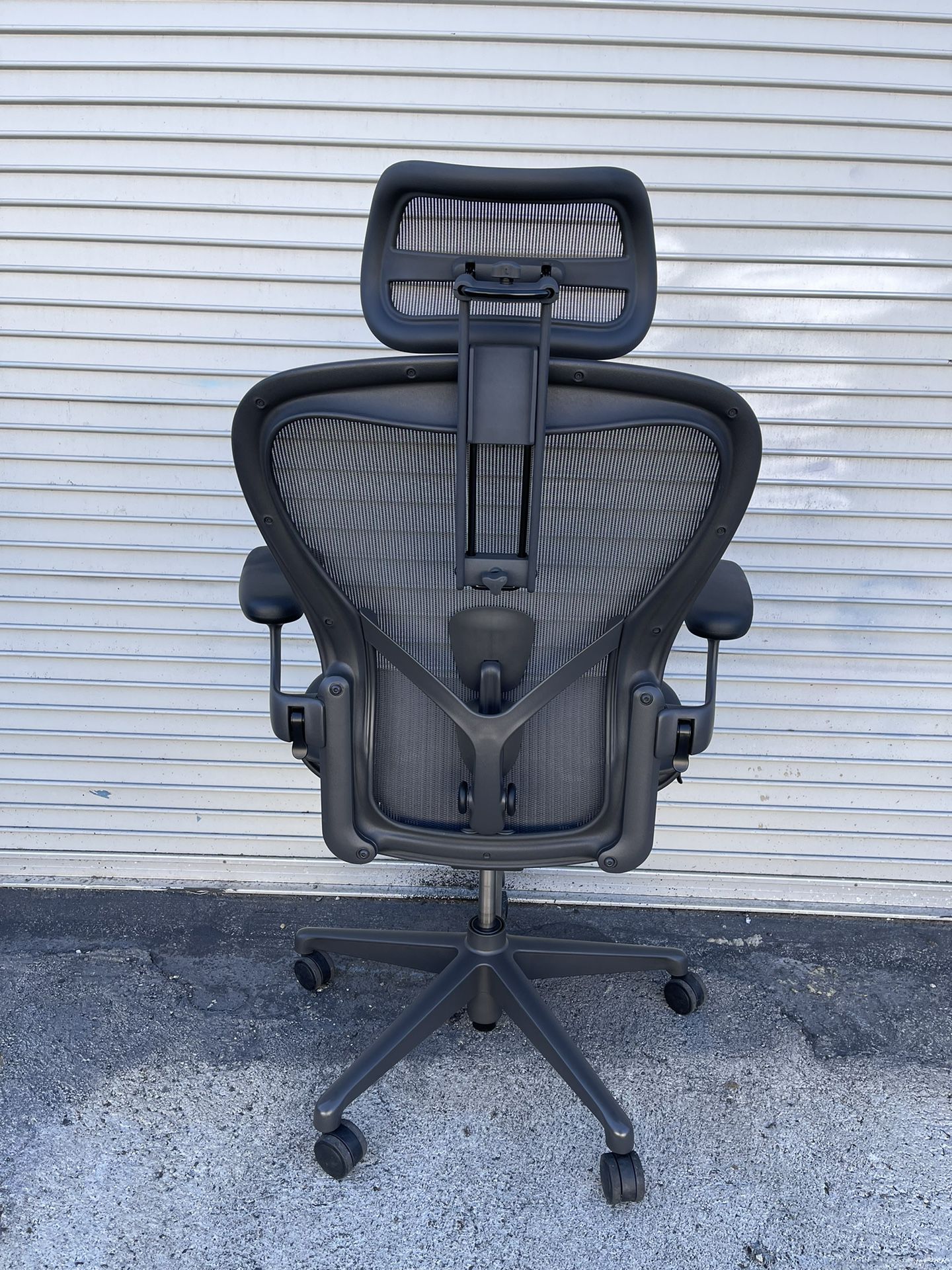 HERMAN MILLER REMASTERED AERON SIZE  C FULLY LOADED DELIVERY AVAILABLE FOR A FEE