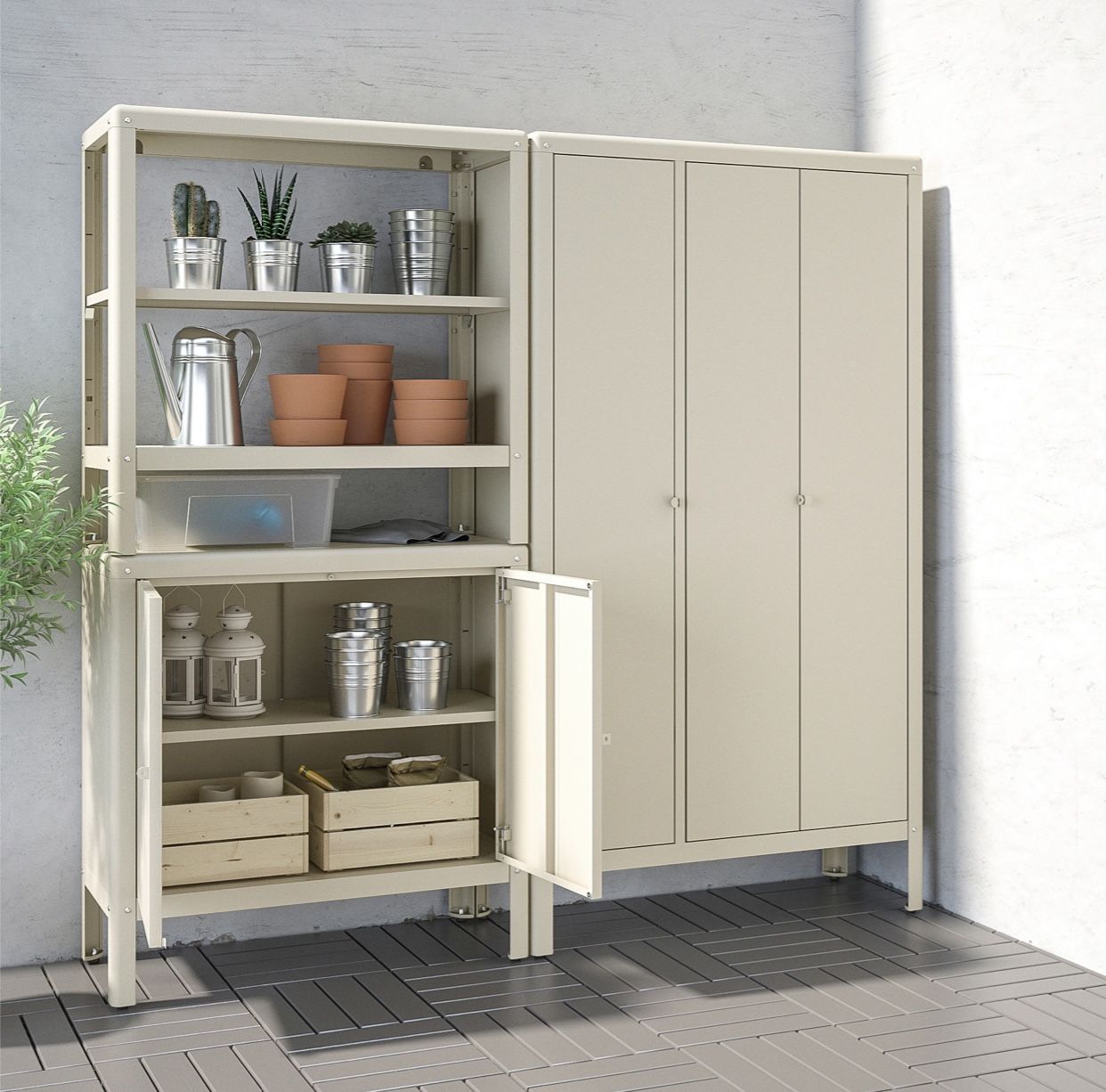 Indoor / outdoor storage cabinet