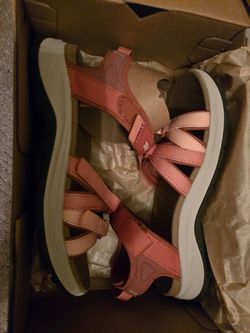 New teva tirra sport sandal.  Sz 5.