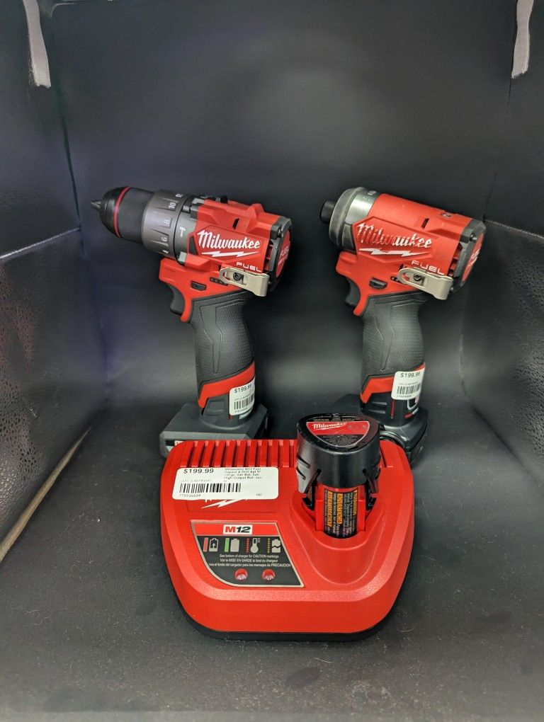 MILWAUKEE DRILL AND IMPACT SET 3404-20, 3543-20